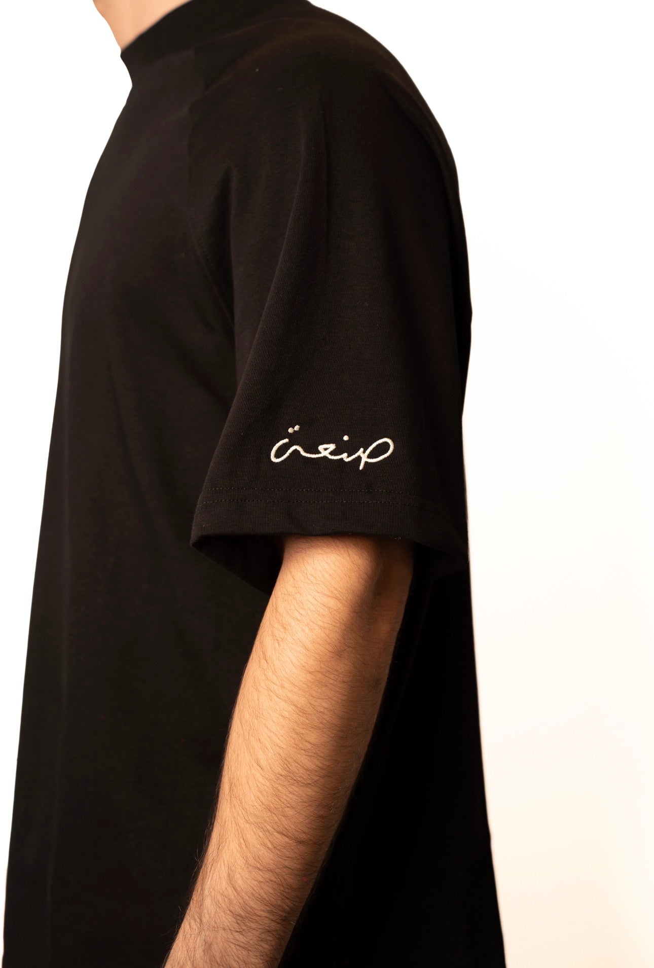 تيشيرت أسود